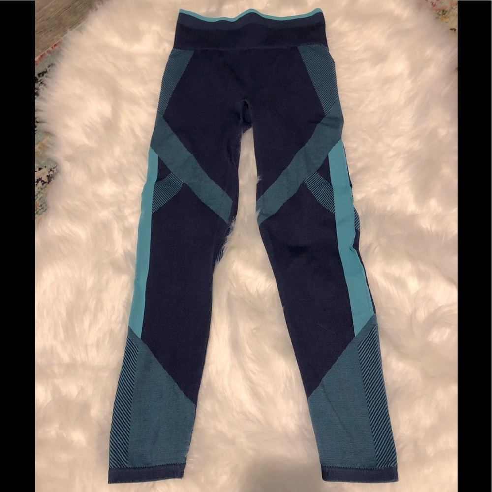 VS PINK Cool & Comfy Blue Ribbed Leggings, Size Medium.
